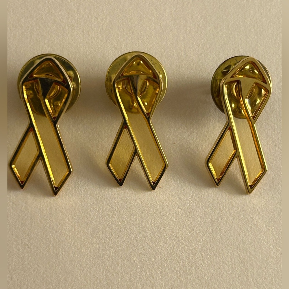 1 Survivor/Support Tack Pin Ribbon clear (resin or glass?) Goldtone